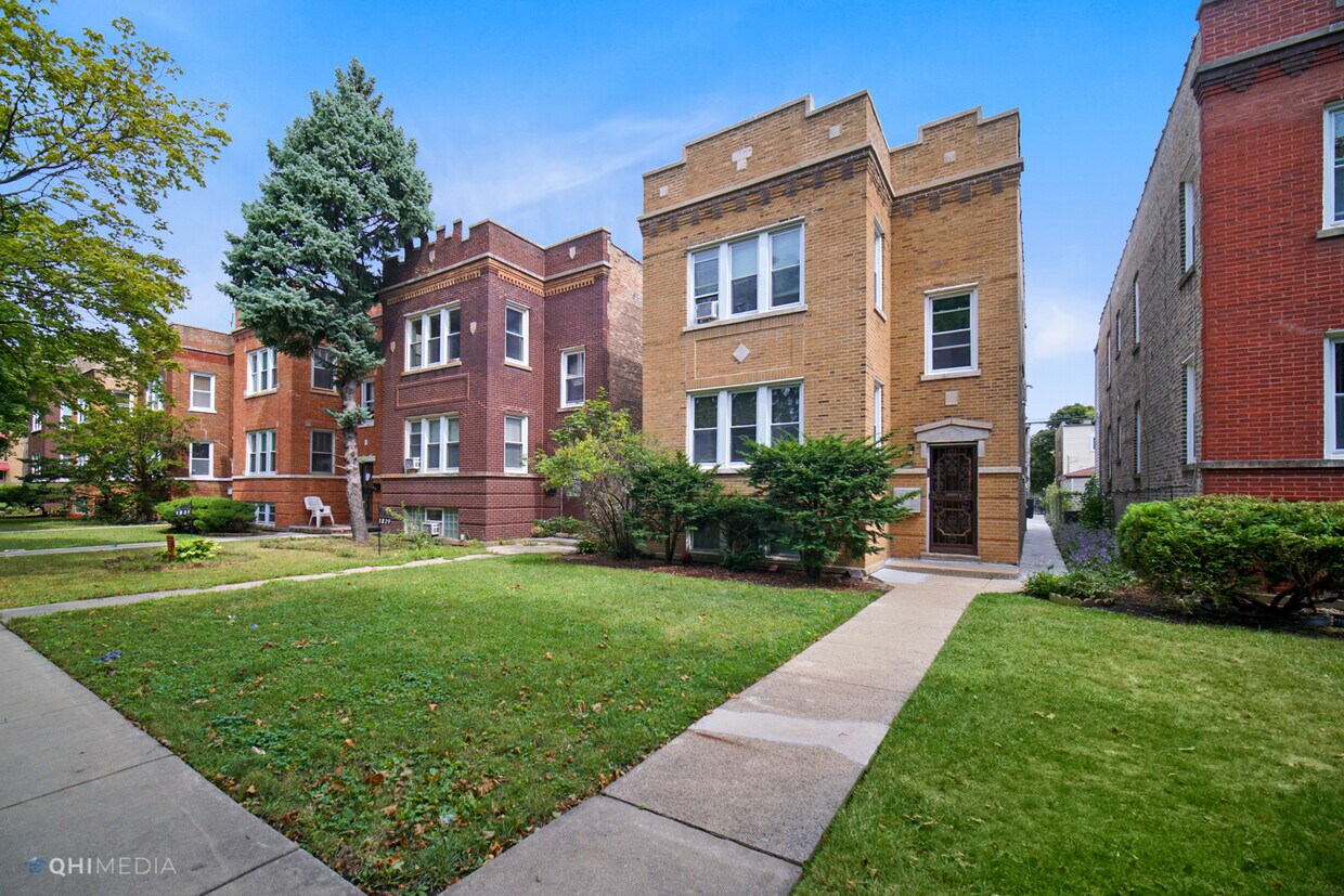 1825 N Mayfield Ave Unit 1, Chicago, IL 60639 Room for Rent in