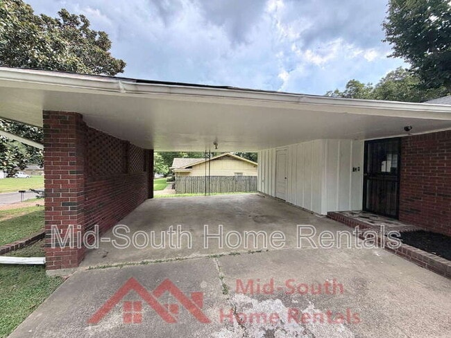 Photo - 3831 Hermitage Drive House