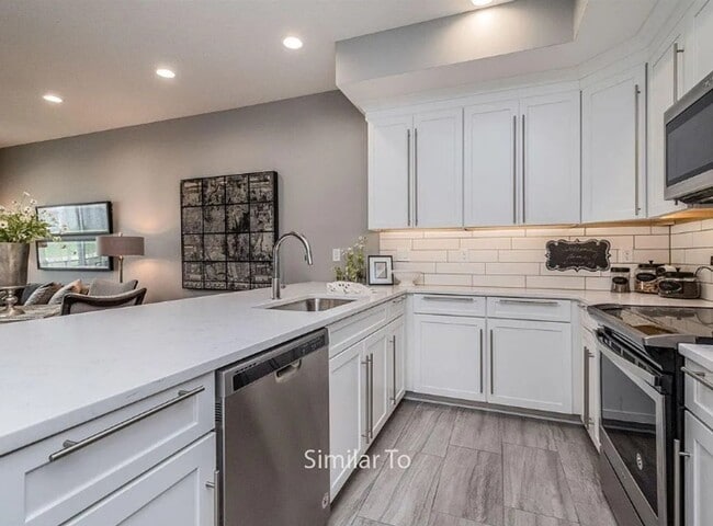 Building Photo - Gorgeous 3BR 2.5ba Townhome, available NOW!