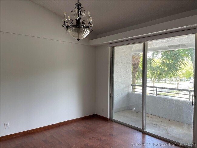 Foto del edificio - 731 Lyons Rd