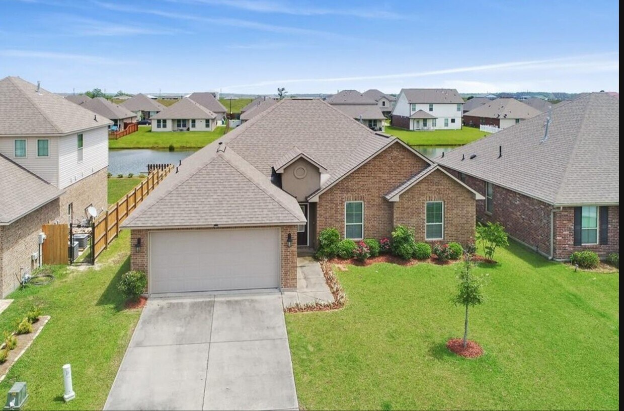 128 E Lake Ct, Slidell, LA 70461 House Rental in Slidell, LA
