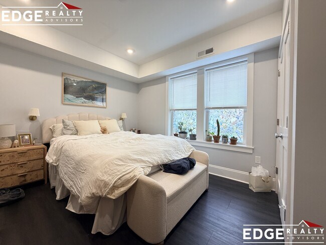 Foto del edificio - 114 North Beacon St