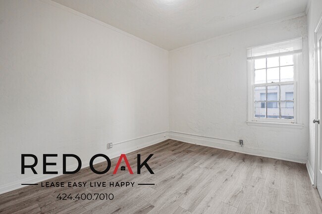 Foto del edificio - 329 S Manhattan Pl