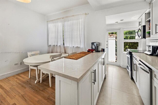 Foto del edificio - 241 28th St