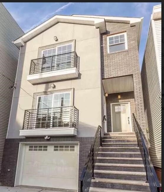 Building Photo - 268 Griffith St