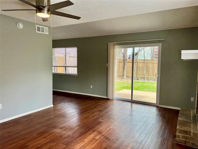 Building Photo - 10707 Daryl Cove