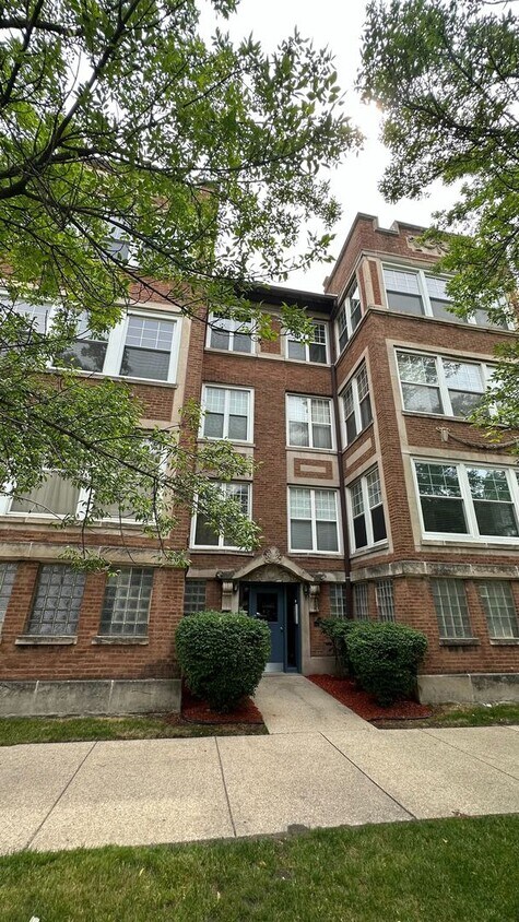 Primary Photo - 4715 S Drexel Blvd
