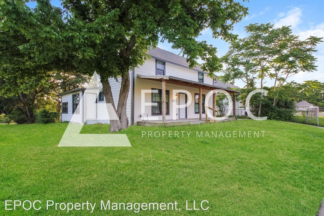 Primary Photo - 3 br, 2.5 bath House - 424 S Troost Ave