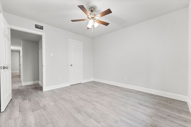 Building Photo - 9026 Kempwood Dr