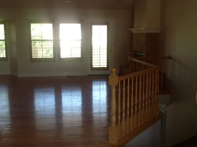 Building Photo - 682 Lava Pointe Dr