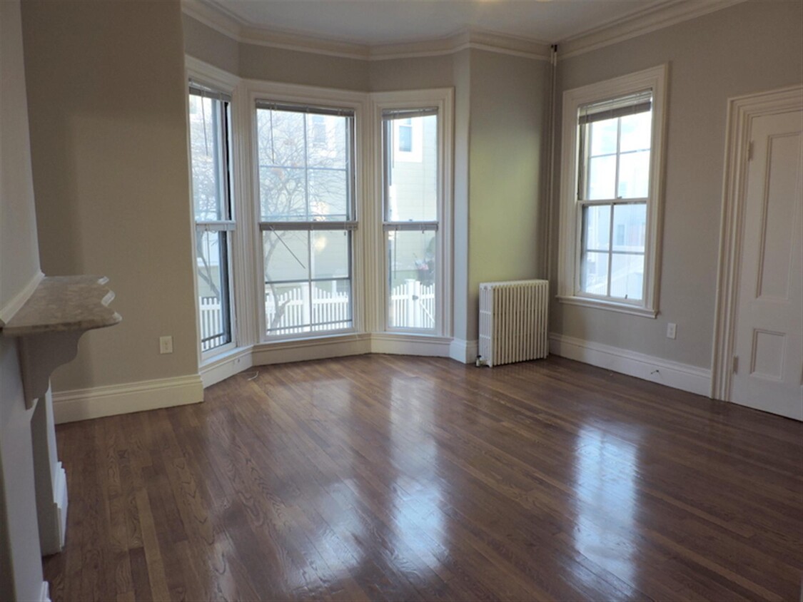 Primary Photo - 13 Pleasant St