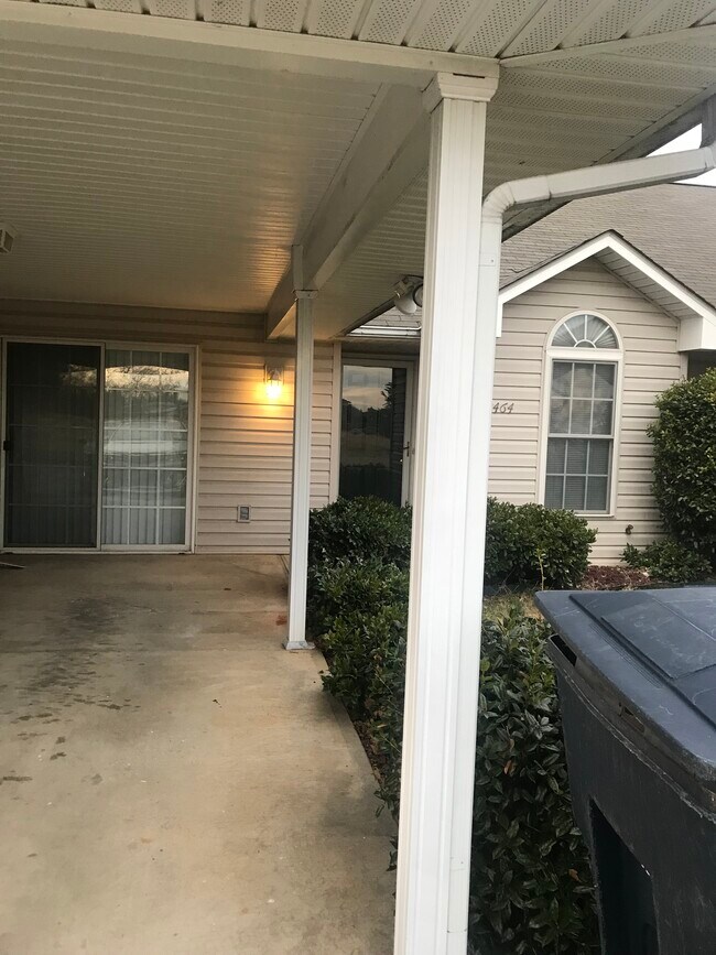 Building Photo - 2464 Tuckawana Cir NW