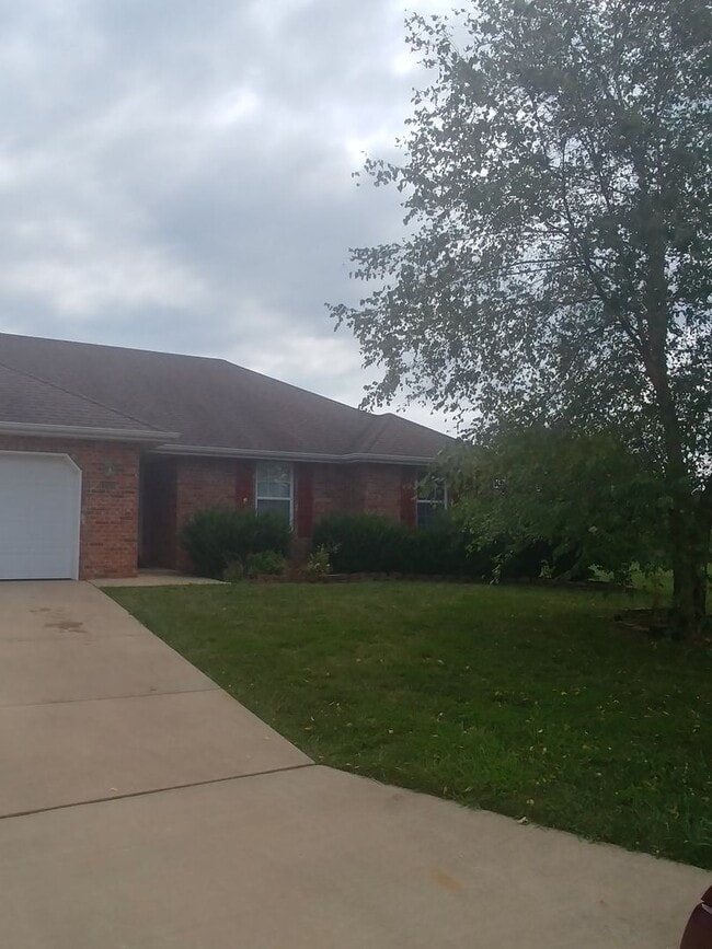 Building Photo - 1205 E.Chesapeake Drive