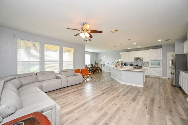 Foto del edificio - 6638 Autumn Sunset Ln