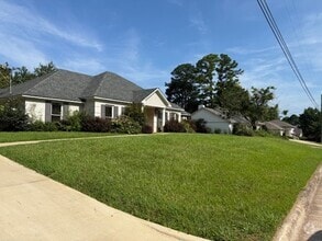 Building Photo - 2714 Saratoga Ln