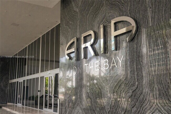 Foto del edificio - 488 NE 18th St