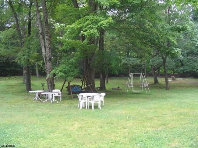 Foto del edificio - 860 Burnt Meadow Rd