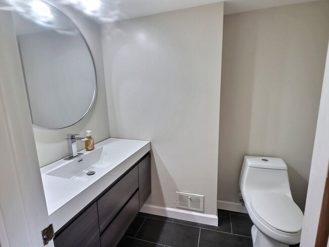 Building Photo - 28618 Balmoral Way