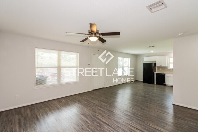 Building Photo - Charming 3 Bedroom in Houston!