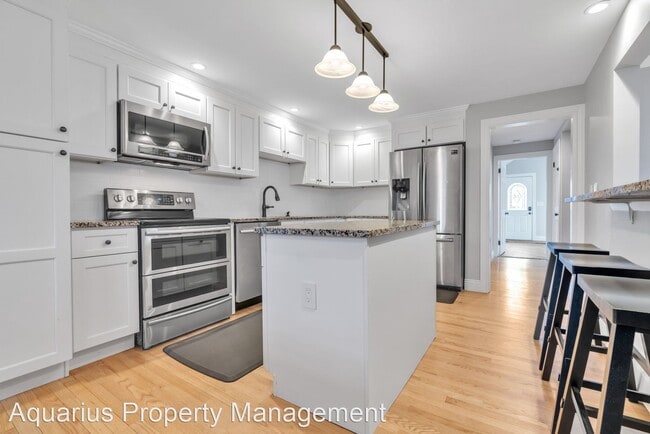 Building Photo - 4 br, 1.5 bath House - 70 Springwood Road