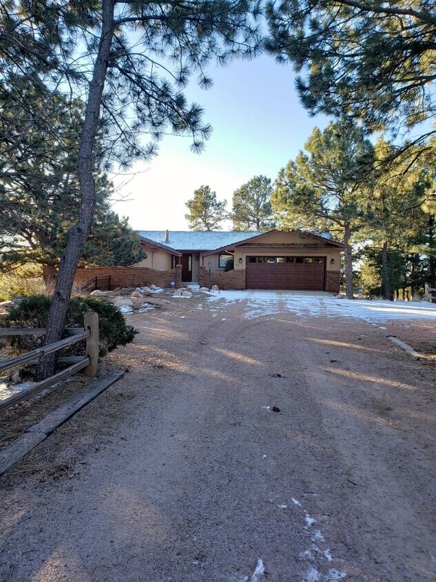 Foto principal - Beautiful home on Anchoria Way FOR RENT
