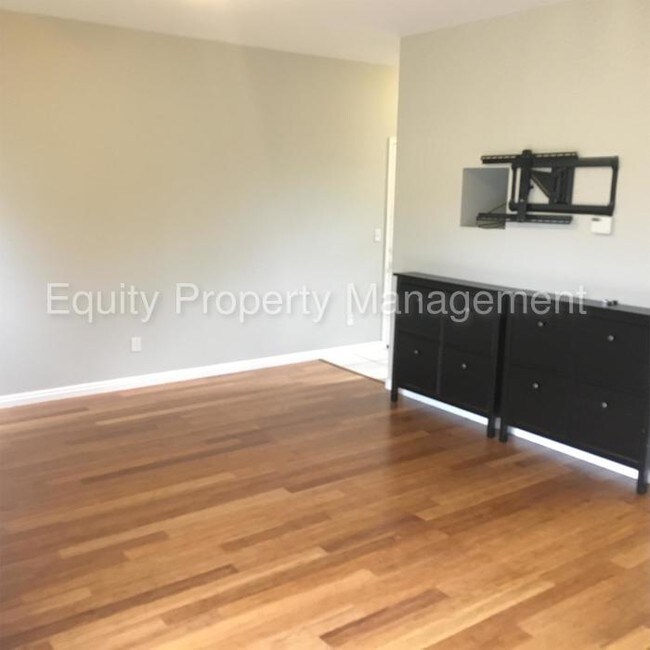 Building Photo - 10834 S Wyngate Park Dr