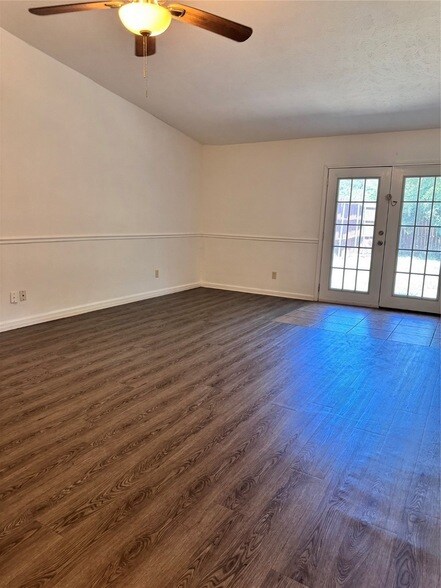 Foto del edificio - 4616 Blair Oaks Dr