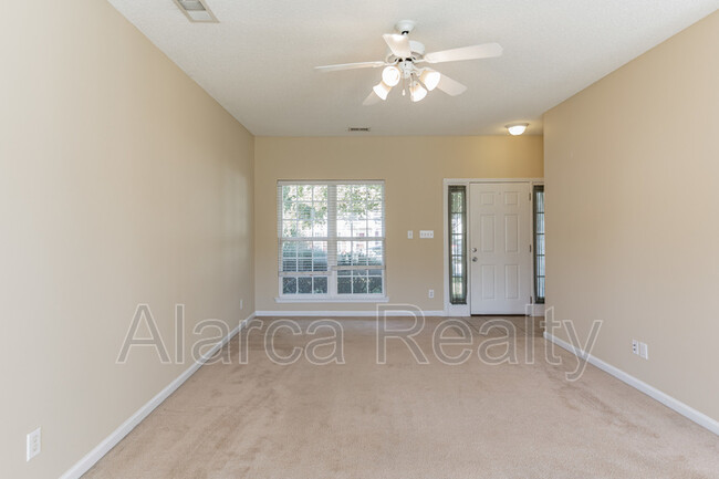 Foto del edificio - 196 Everett Park Dr