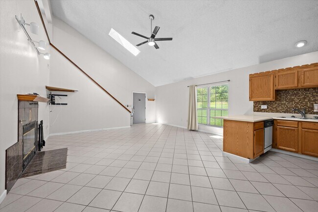 Foto del edificio - 2105 N Keebler Ave