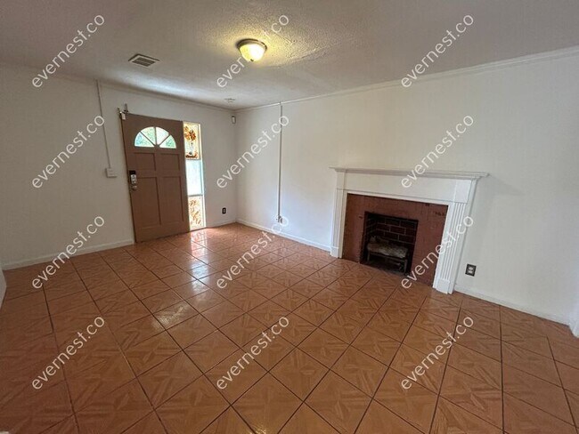 Foto del edificio - 1848 Flat Shoals Rd SE