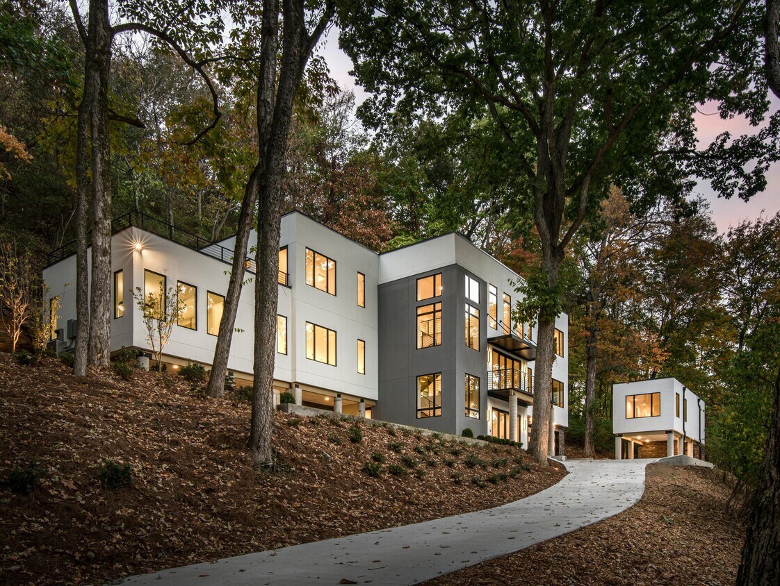 Primary Photo - 5031 Lakeview Dr
