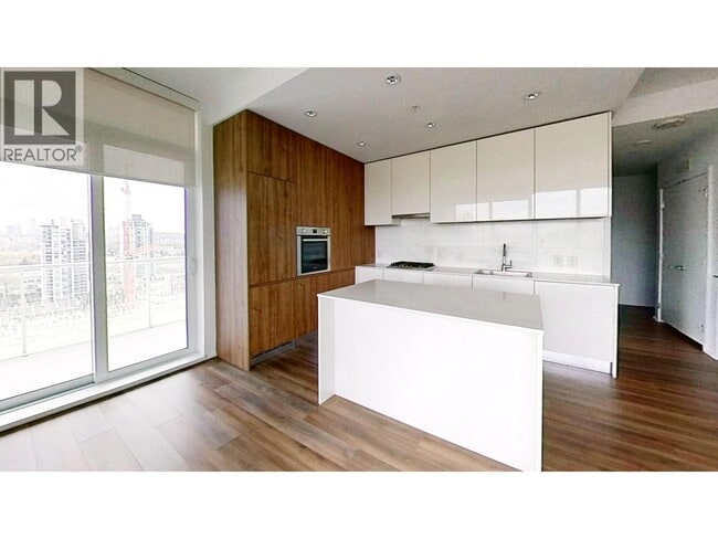 Photo du bâtiment - 4650 Brentwood Blvd