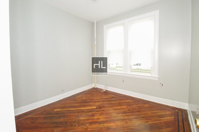 Building Photo - 2 BEDROOM ON KENILWORTH PL. IN DITMAS PARK