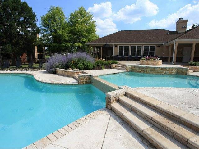 Piscina estilo resort - Remington Place