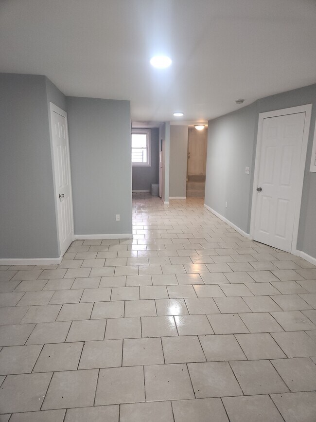 Foto del edificio - 742 Shepherd Ave
