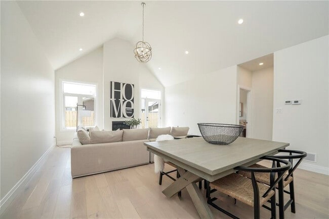 Building Photo - Live in Beautiful Port Stanley -4 Bedroom TownHome *Garage * Available April 2026