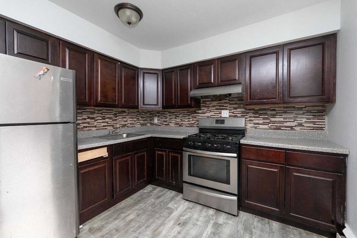 Kitchen - Longshore Apartments