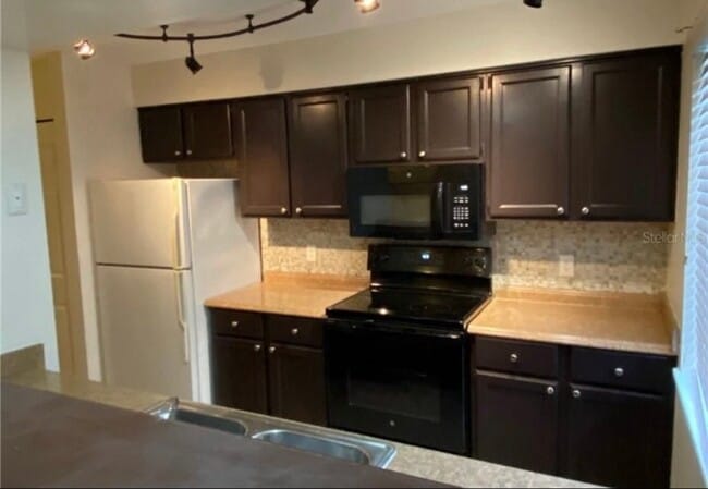 Building Photo - 174 Waterfall Way