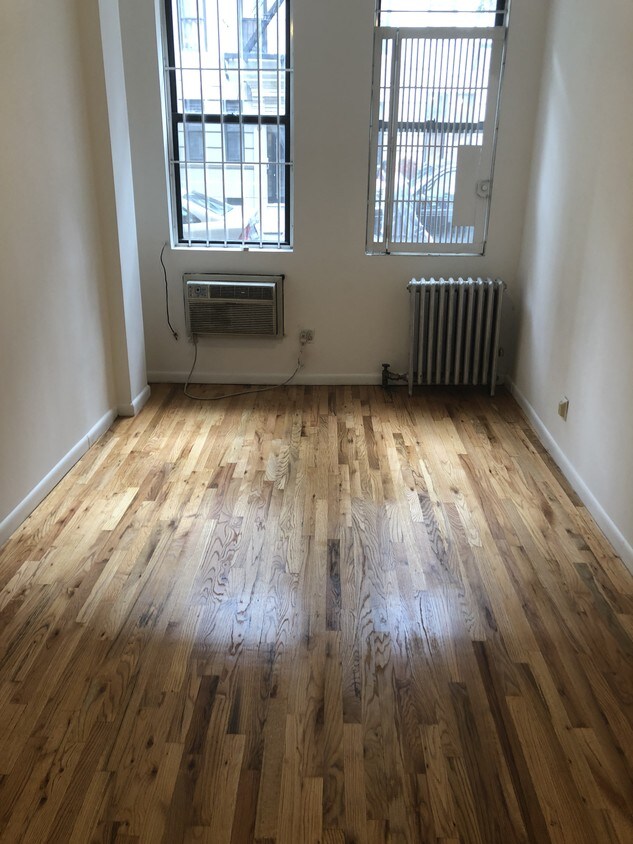 Foto principal - 239 E 24th St