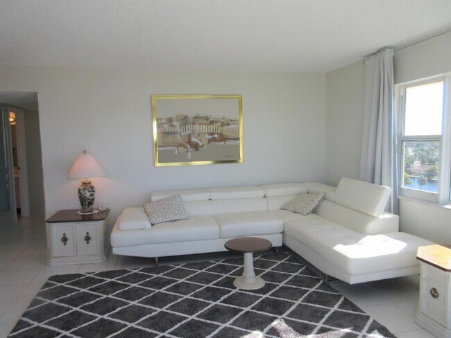 Foto del edificio - 1200 Hibiscus Ave