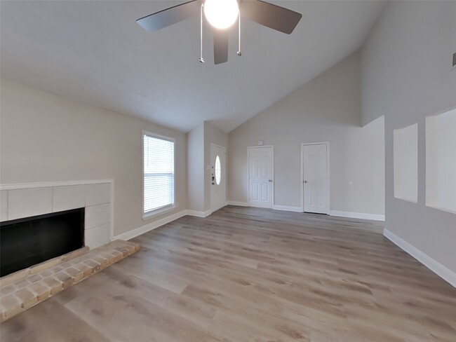 Foto del edificio - 9607 Cleveland Bay Ct