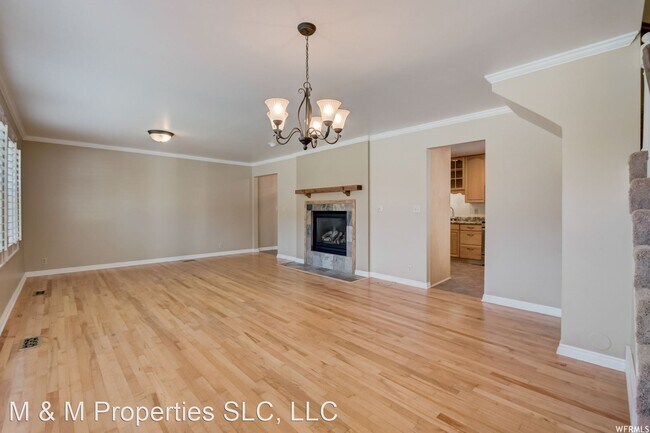 Building Photo - 4 br, 3.5 bath House - 1602 E 12500 S