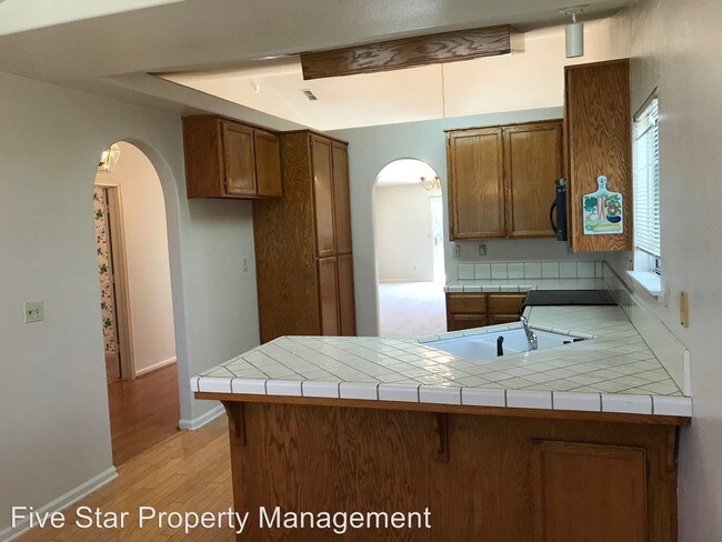 Building Photo - 4 br, 2 bath House - 1416 Citrus Dr