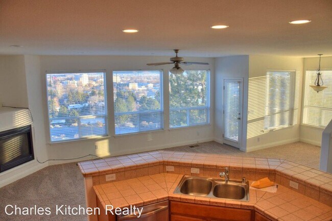 Foto del edificio - 4 br, 4.5 bath House - 1361 Thompson Street