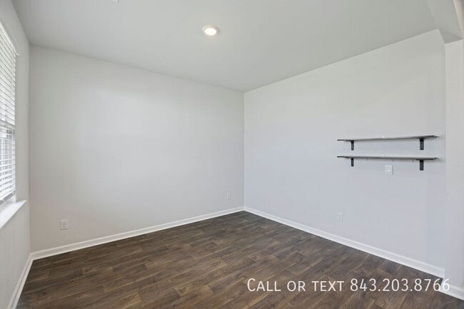 Building Photo - 233 N Lgt Wy