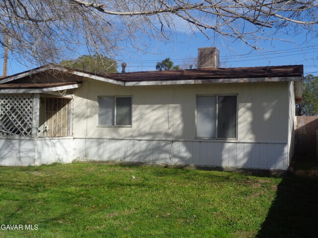 Foto del edificio - 15950 Lawrence Dr