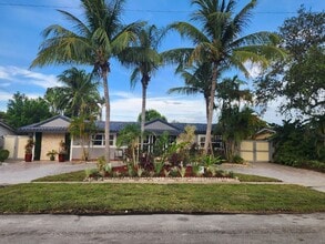 Building Photo - 1320 SE 2nd Terrace