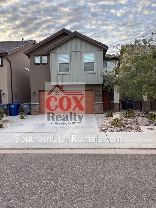 Foto principal - Wonderful Desert Canyon 4 bed | 2.5 bath |...