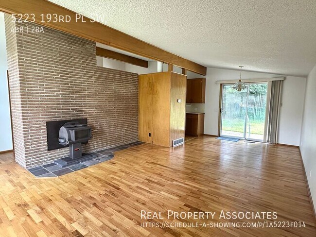 Foto del edificio - 5223 193rd Pl SW