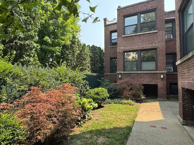 Foto del edificio - 617 W Cornelia Ave